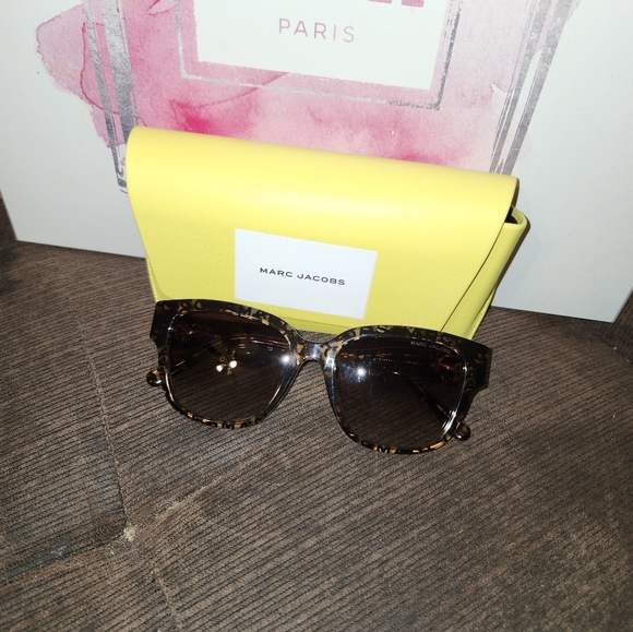 MARC JACOBS MARC SUNGLASSES - Picture 8 of 9